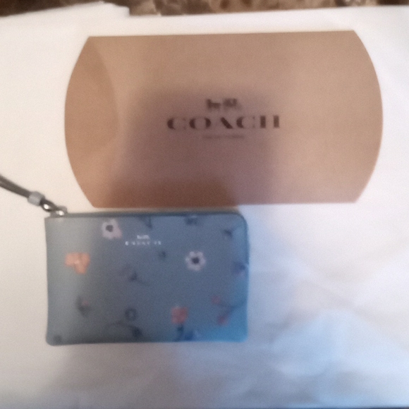 Coach Wristlets... Last one!!!!! - Picture 9 of 9